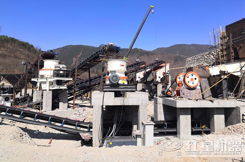 花崗巖碎石制沙現場一 花崗巖碎石制沙現場一