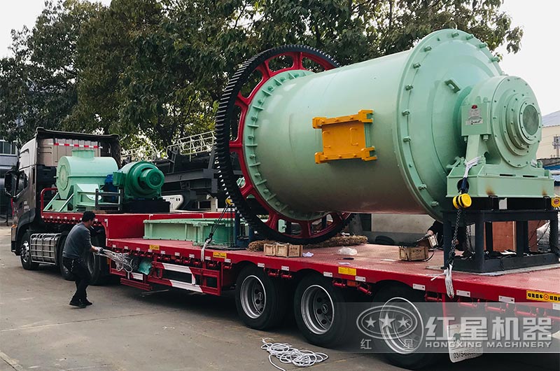 紅星機器廠家生產(chǎn)的球磨機發(fā)貨 紅星機器廠家生產(chǎn)的球磨機發(fā)貨