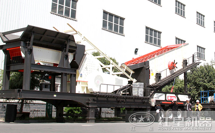 客戶(hù)對(duì)紅星四合一移動(dòng)破進(jìn)行了現(xiàn)場(chǎng)參觀、考察